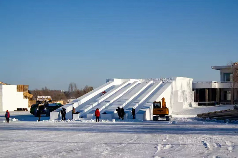 冰雪滑梯(图1)